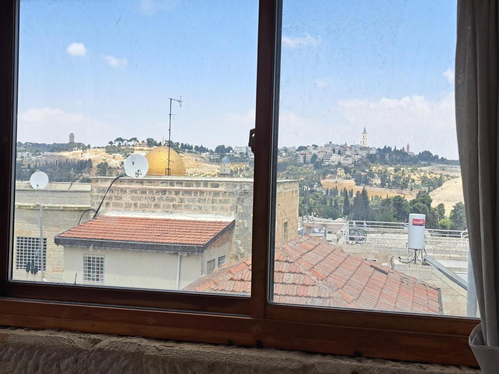 Into Jerusalem Heart Exteriör bild