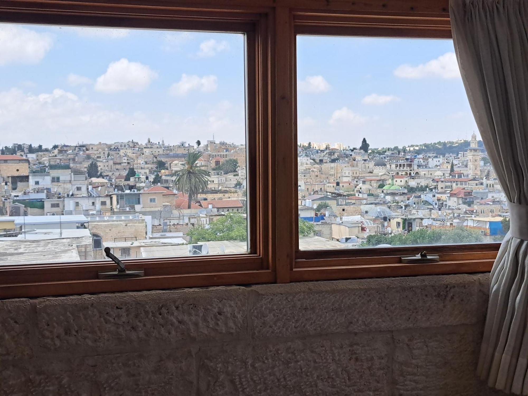 Into Jerusalem Heart Exteriör bild